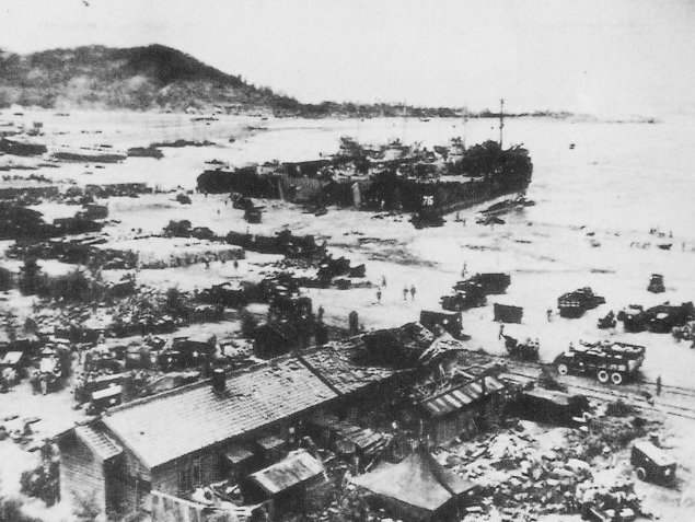 인천상륙작전 당시의 인천항 모습(1950)썸네일