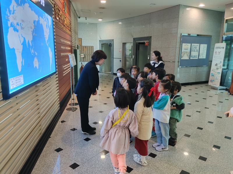 [한국이민사박물관]  2023년 유아단체교육프로그램 <함해나 할머니 이야기> 활동사진_2