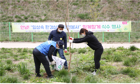 인천시자원봉사자, 나무심기로‘환경특별시 인천’동참