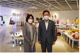인천시립무용단 창단 40주년 기념 전시 개막 박남춘 시장 “우아한 몸짓으로 함께한 40년, 앞으로 그려나갈 새로운 역사도 응원할 것”