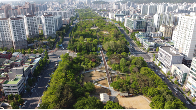 2020년 설치한 중앙공원 4-5지구 연결 보행육교