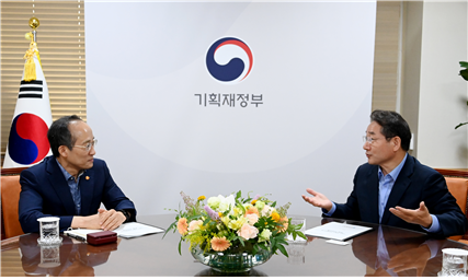 지난 7월 9일 유정복 인천시장이 추경호 경제부총리를 면담을 갖고, 2023년도 주요사업에 대한 국비 지원 등을 요청했다.