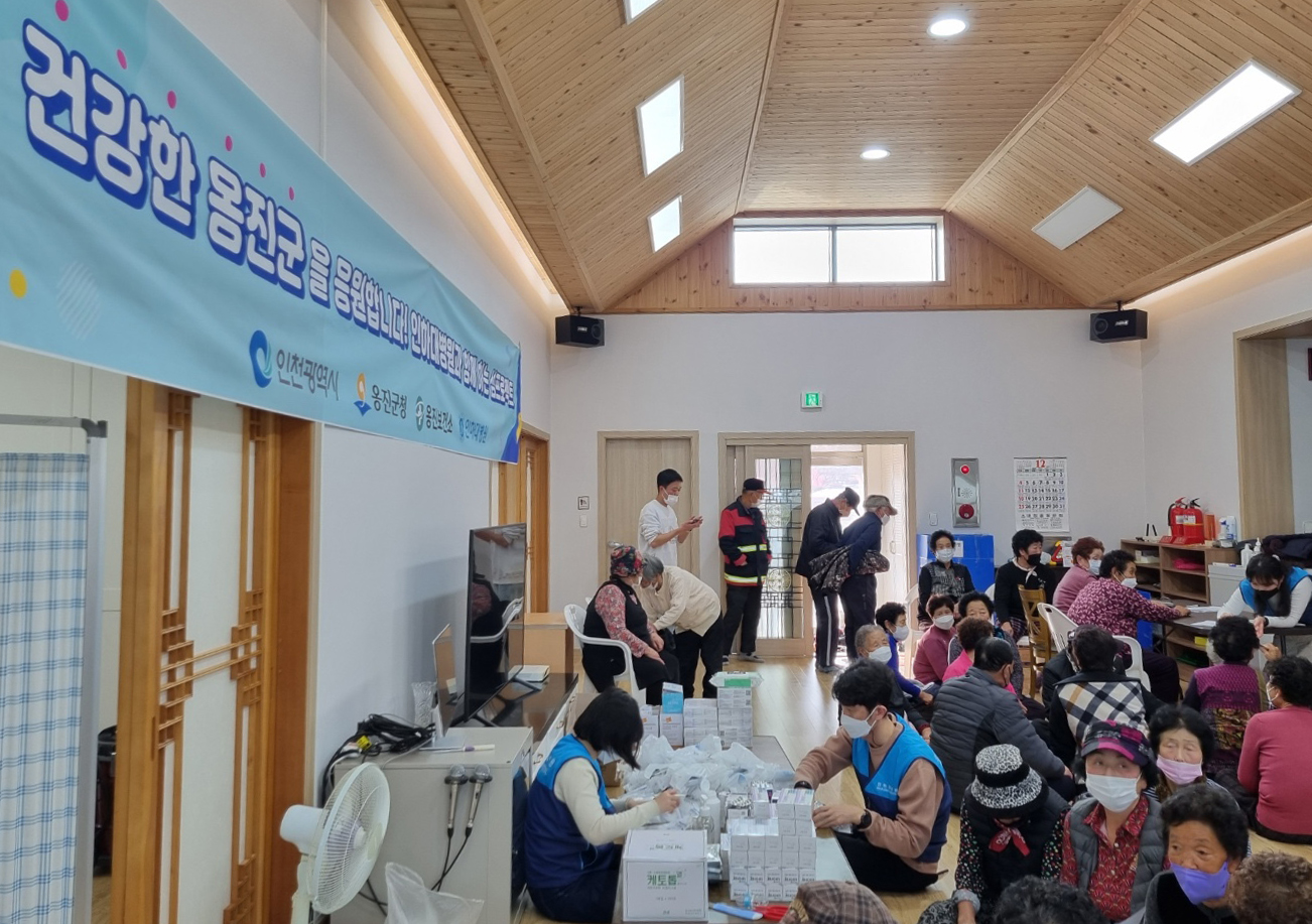 인천시는 인하대병원과 함께 12월 8일 대청면 주민을 대상으로 무료 진료사업을 실시했다.