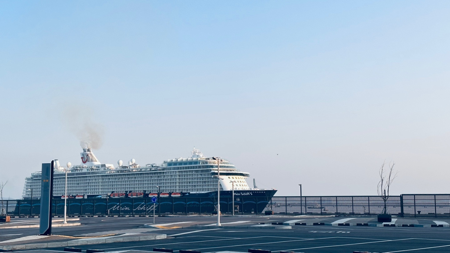 독일선적 인천항 크루즈터미널 입항
