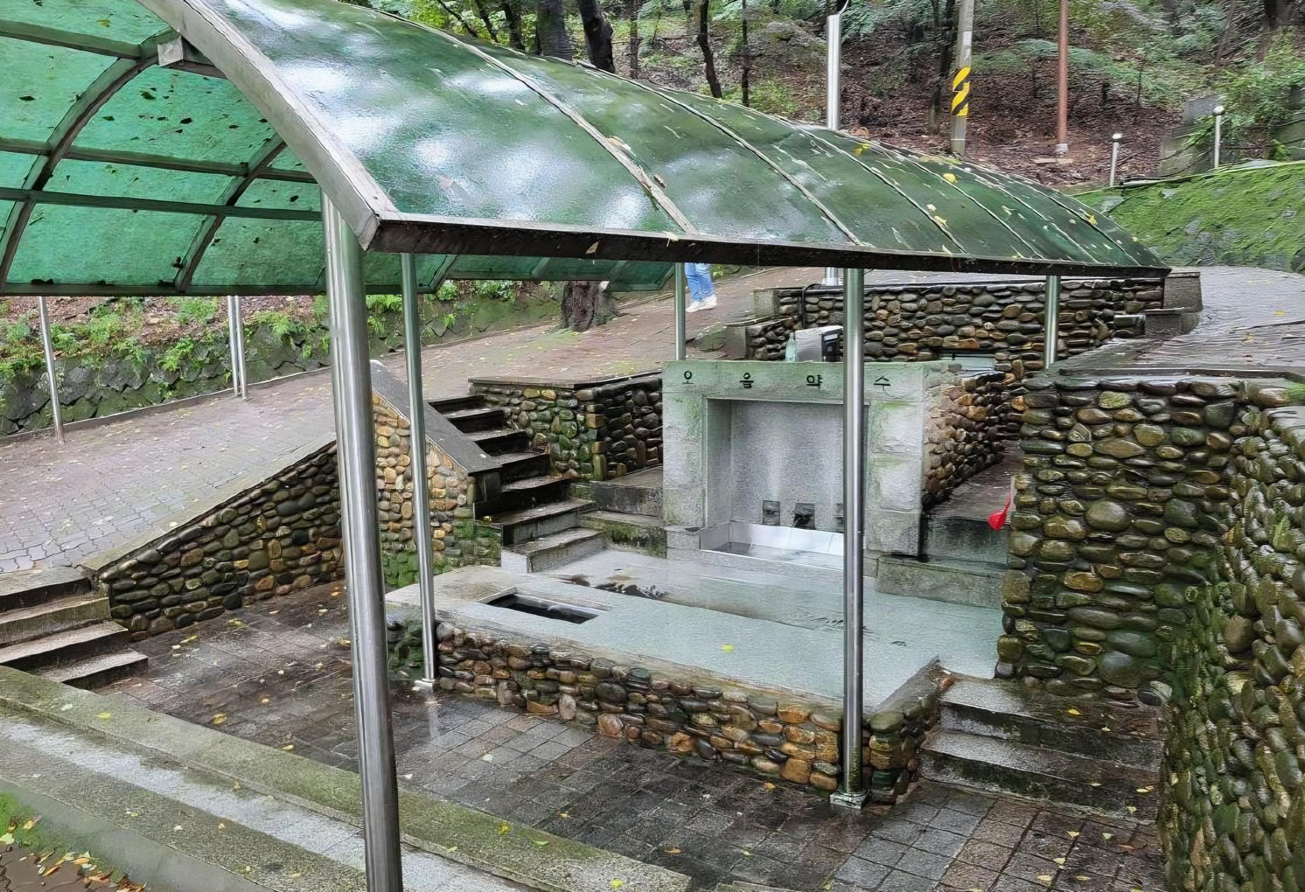 오읍약수터 전경