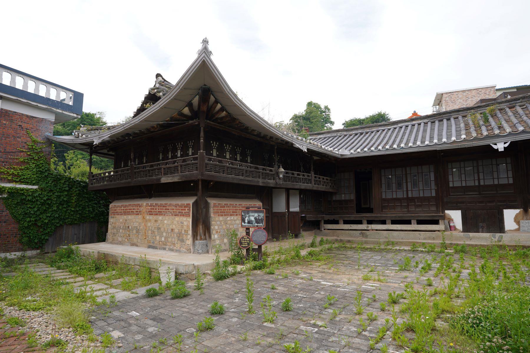 안채 전경