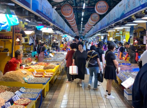 온누리상품권 지급행사 현장 사진(2025년 추석 종합어시장)