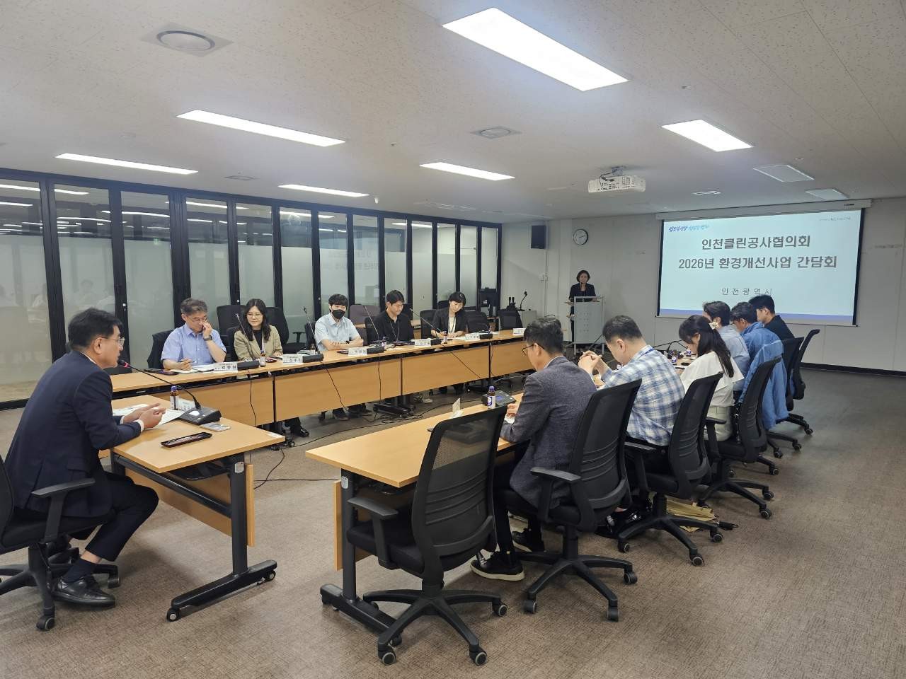 간담회 사진