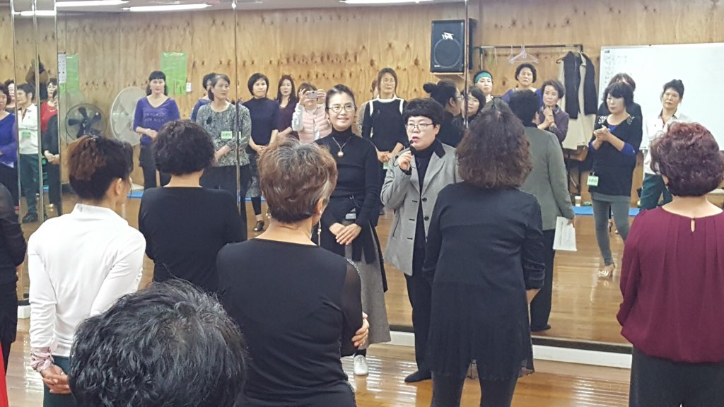 2019년 여성복지관 『댄스스포츠』감사인사 전달_5