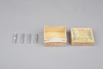 국산 화약의 역사를 보여주는 '한국화약 공업용 6호뇌관 및 상자'썸네일