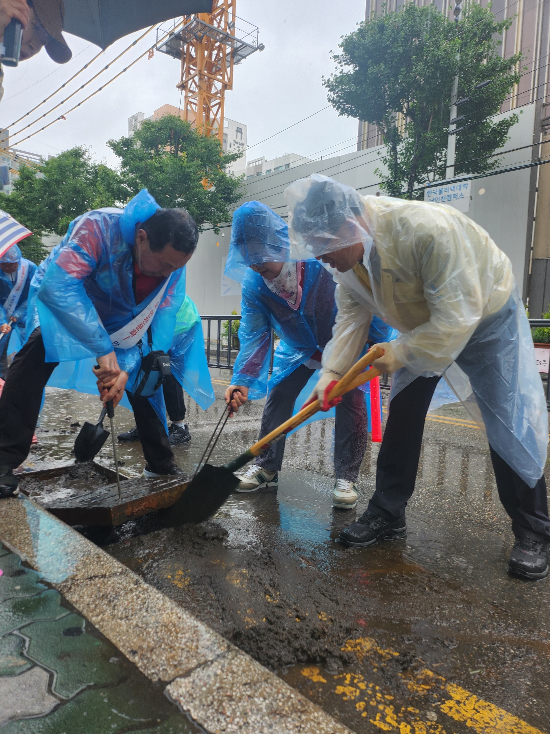 인천시, 빗물받이 대청소 및 안전하게 여름나기 캠페인 실시 관련 이미지