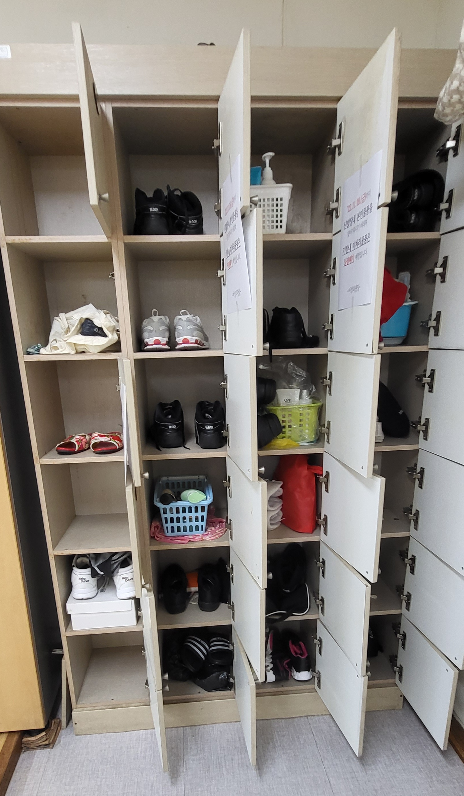 여성의광장 지하101호 생활체육실 신발장 폐기물품 사진
