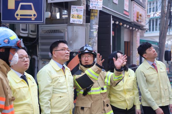 행안위 위원들과 현장확인 모습