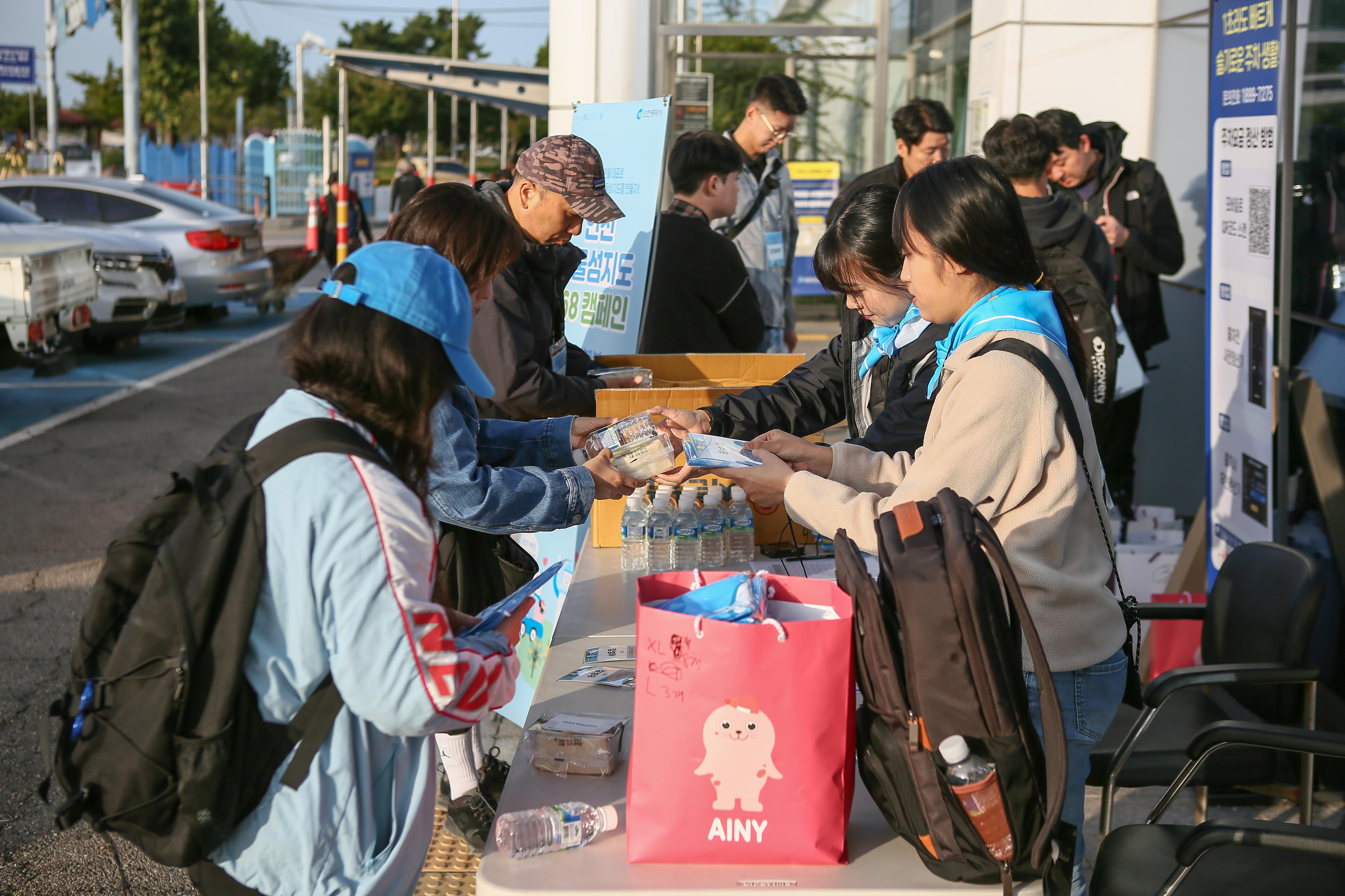 23.10.6. 승봉도 출발 (명단 확인 및 물품 배부)