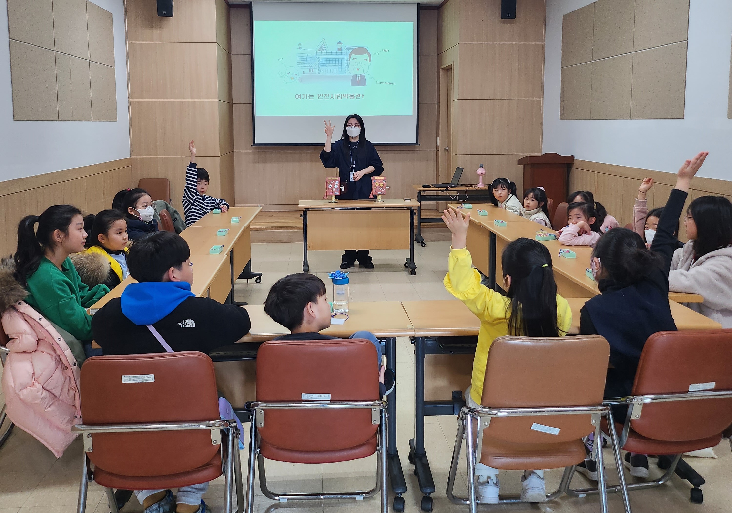 전시연계 겨울방학 교육프로그램 '나만의 덕률풍 램프 만들기' (2월 14일 수업)썸네일