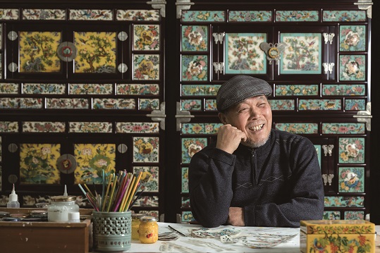 [Impress Tradition] Holder of National Intangible Cultural Heritage, Ox Horn Inlaying, Lee Jae-man