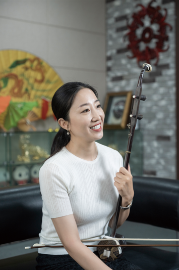 二胡演奏家金晶，在仁川奏响动人旋律