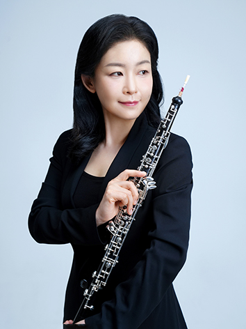 윤수아 오보에 수석단원 사진