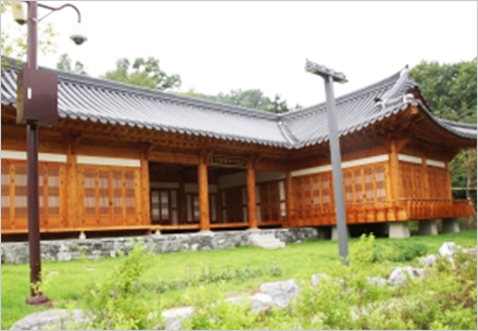전통문화체험관 마당 이미지